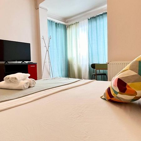 Downtown Unirii Square Private Economy Rooms With Shared Amenities Bucureşti Exterior foto