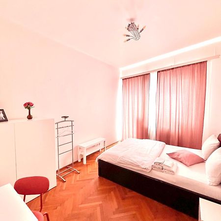 Downtown Unirii Square Private Economy Rooms With Shared Amenities Bucureşti Exterior foto