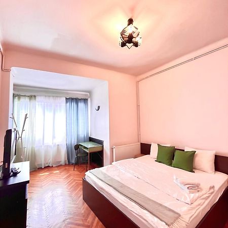 Downtown Unirii Square Private Economy Rooms With Shared Amenities Bucureşti Exterior foto