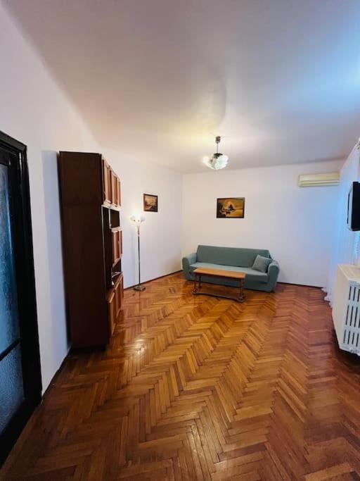 Downtown Unirii Square Private Economy Rooms With Shared Amenities Bucureşti Exterior foto