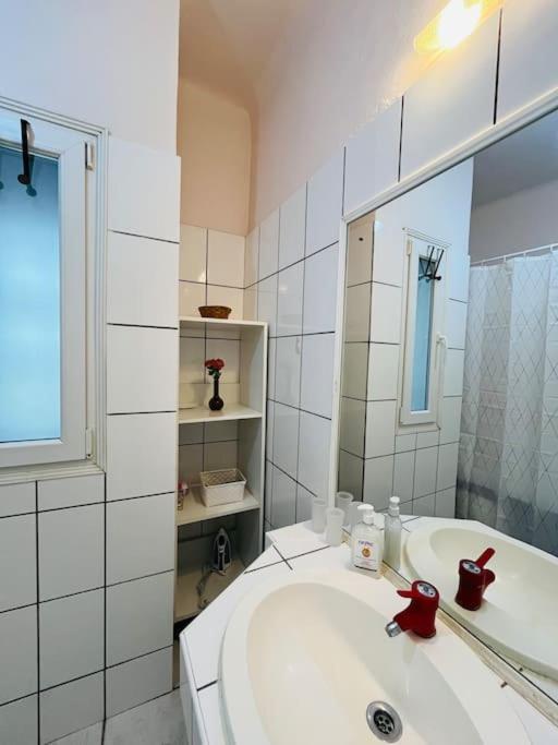Downtown Unirii Square Private Economy Rooms With Shared Amenities Bucureşti Exterior foto