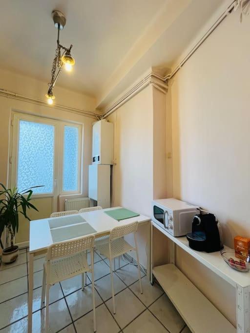 Downtown Unirii Square Private Economy Rooms With Shared Amenities Bucureşti Exterior foto