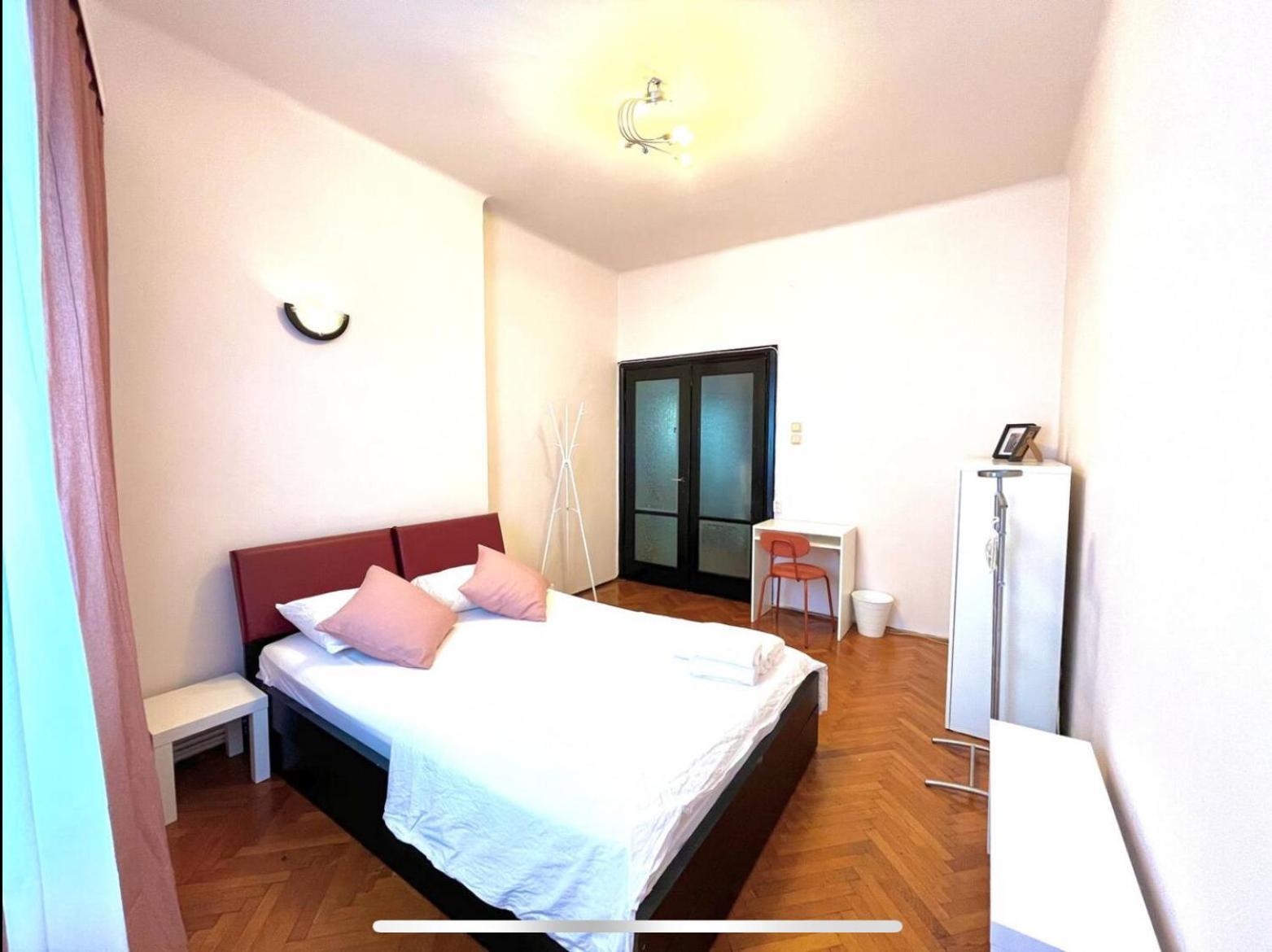 Downtown Unirii Square Private Economy Rooms With Shared Amenities Bucureşti Exterior foto