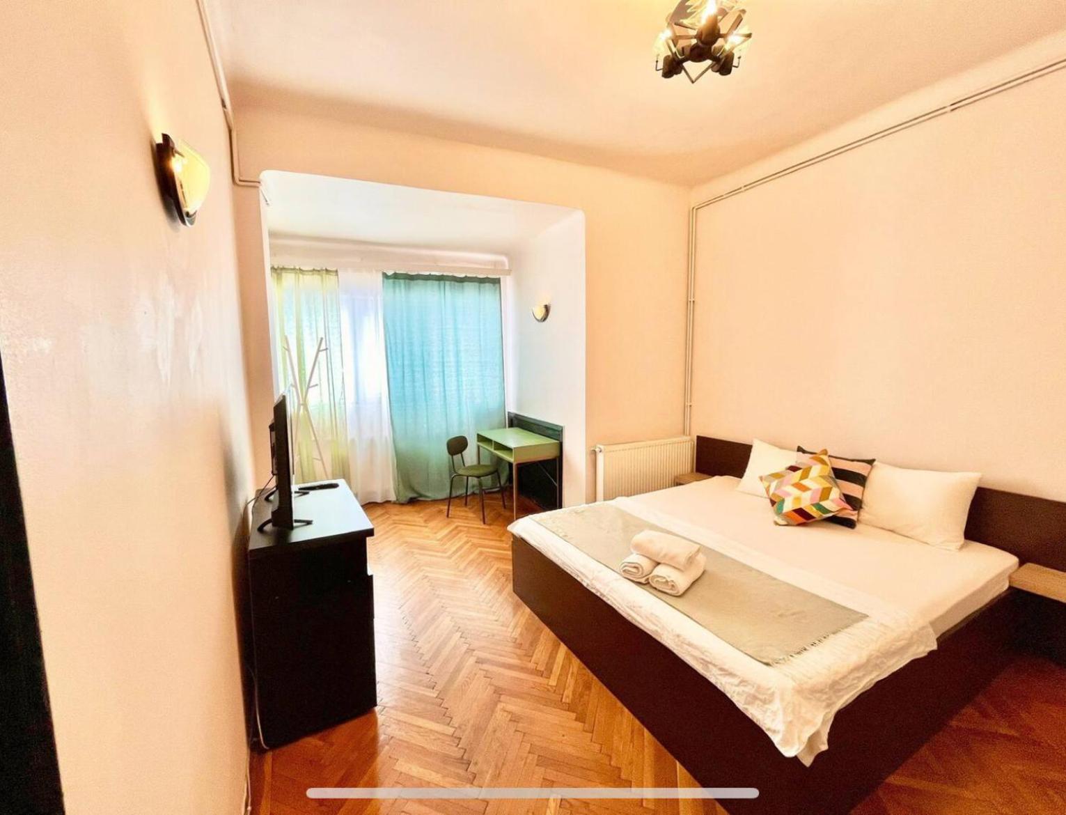Downtown Unirii Square Private Economy Rooms With Shared Amenities Bucureşti Exterior foto