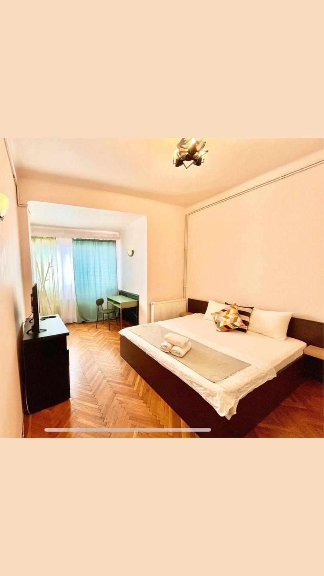 Downtown Unirii Square Private Economy Rooms With Shared Amenities Bucureşti Exterior foto