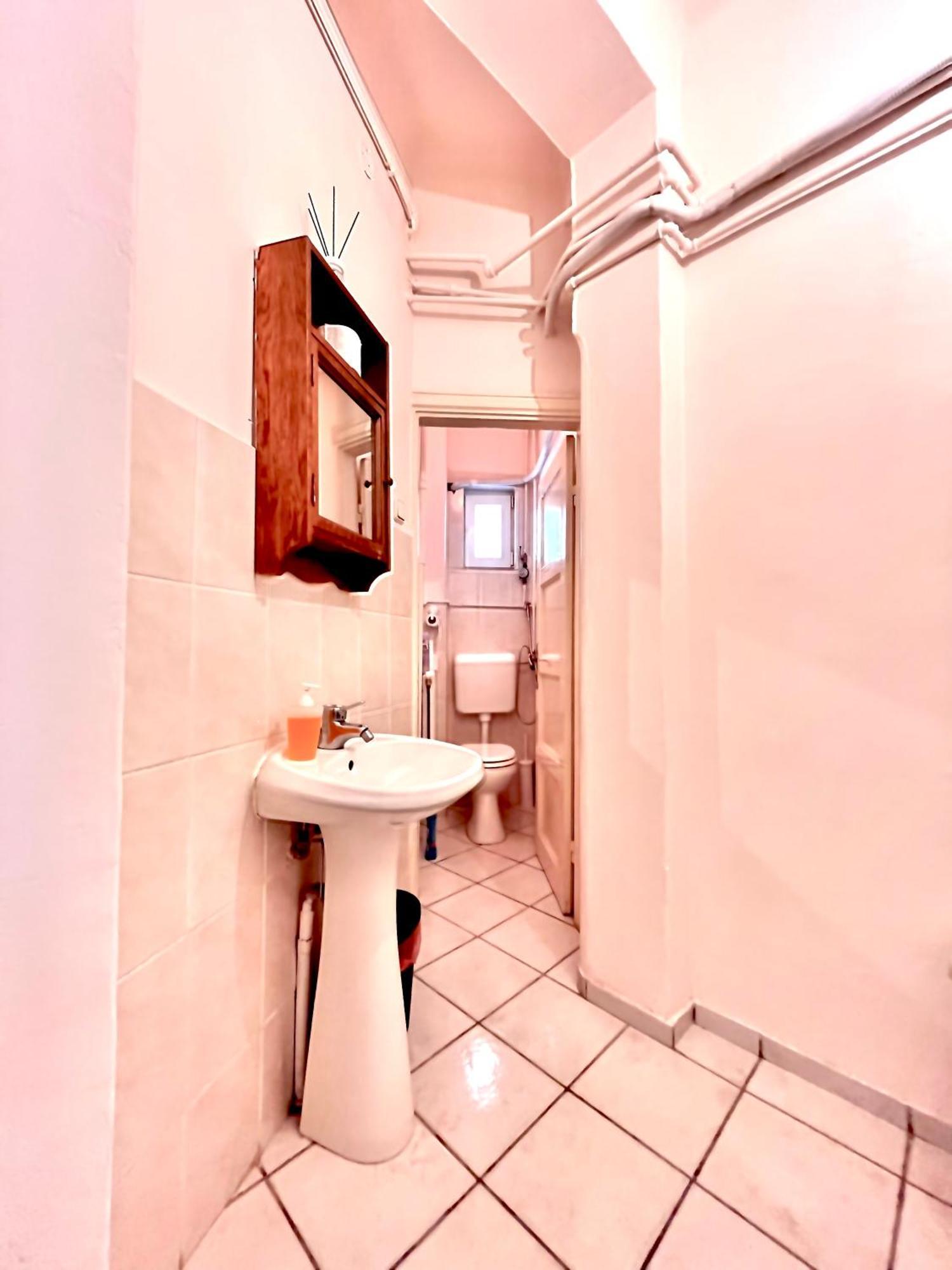Downtown Unirii Square Private Economy Rooms With Shared Amenities Bucureşti Exterior foto