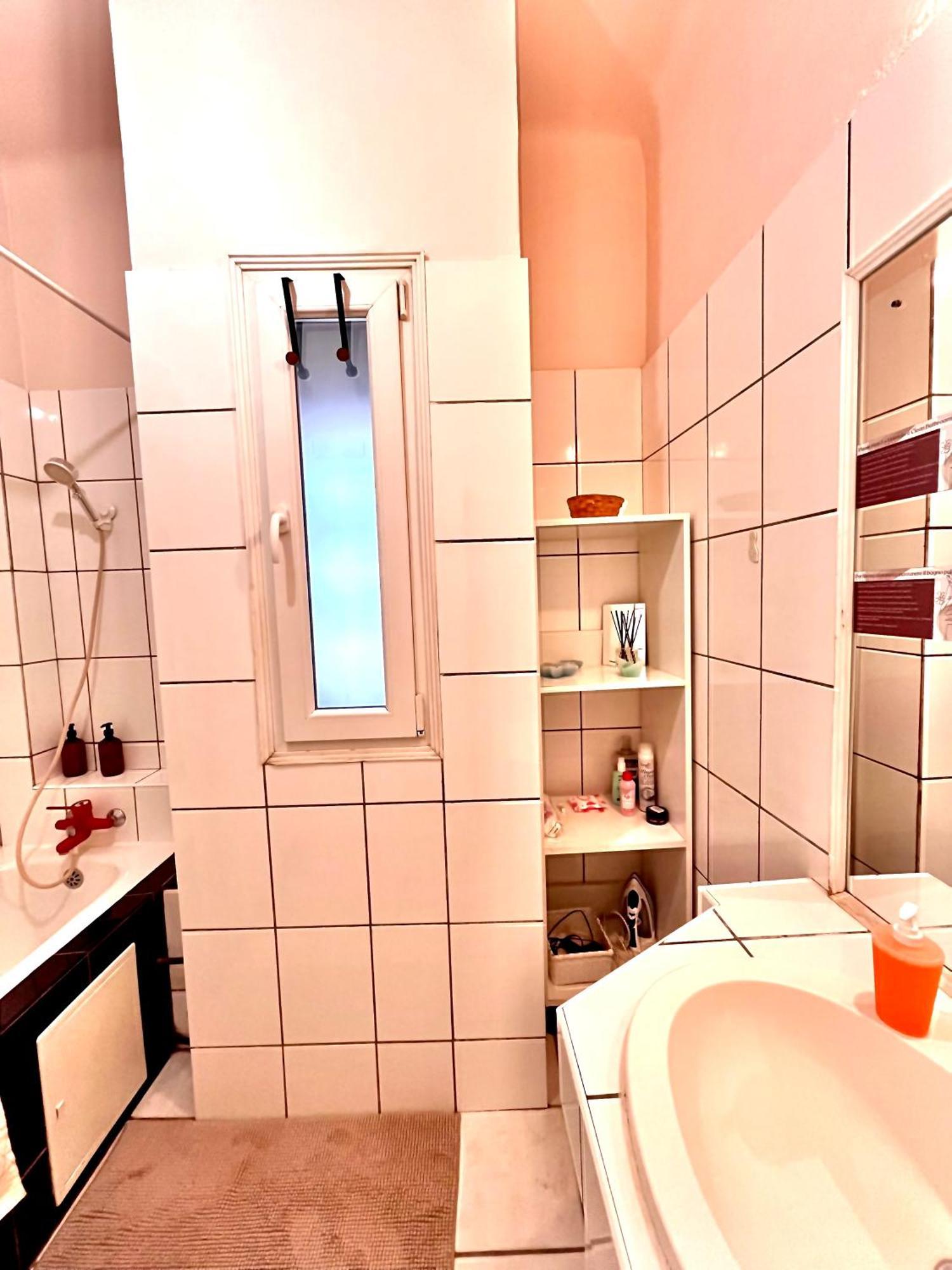 Downtown Unirii Square Private Economy Rooms With Shared Amenities Bucureşti Exterior foto