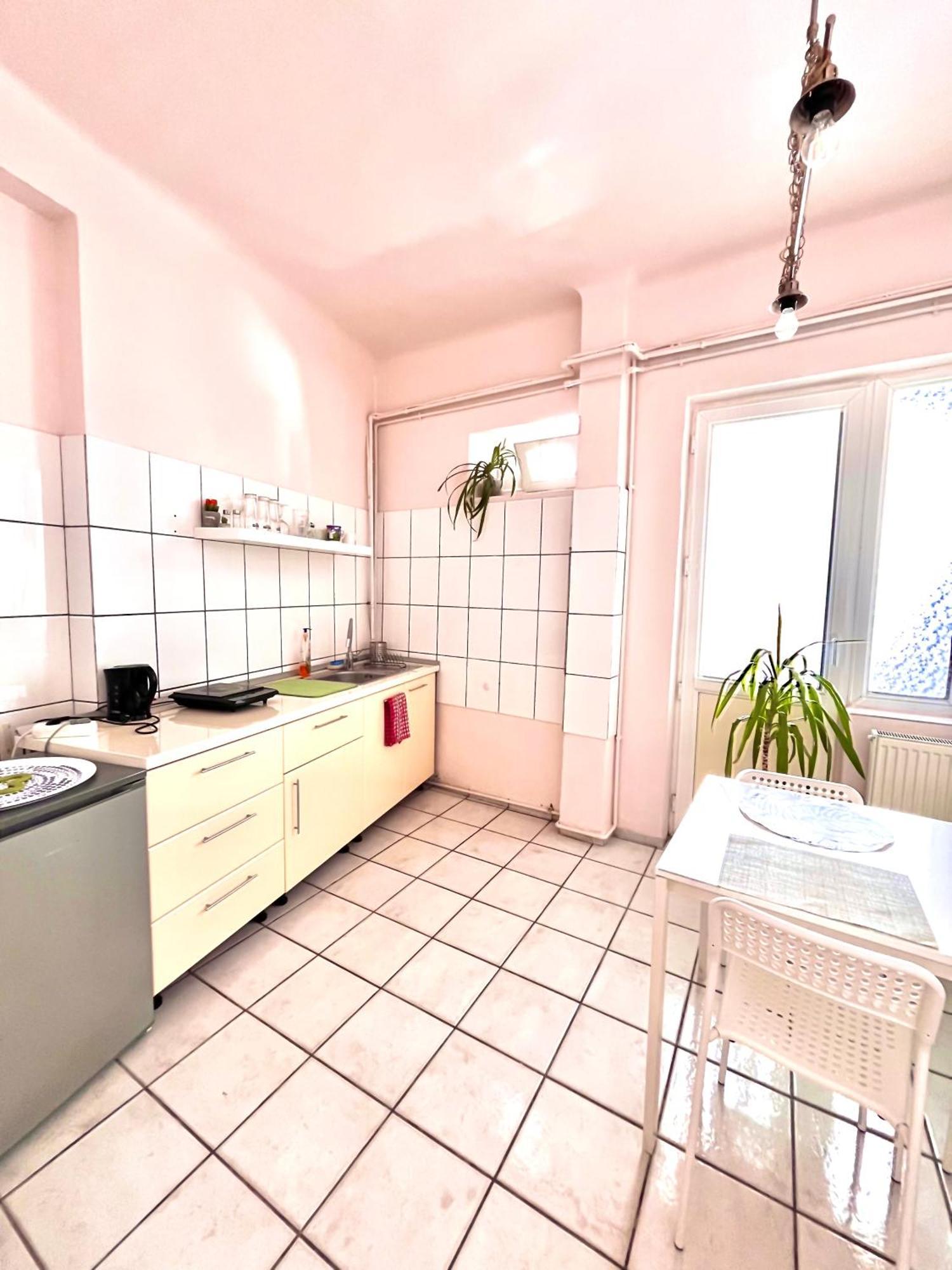 Downtown Unirii Square Private Economy Rooms With Shared Amenities Bucureşti Exterior foto