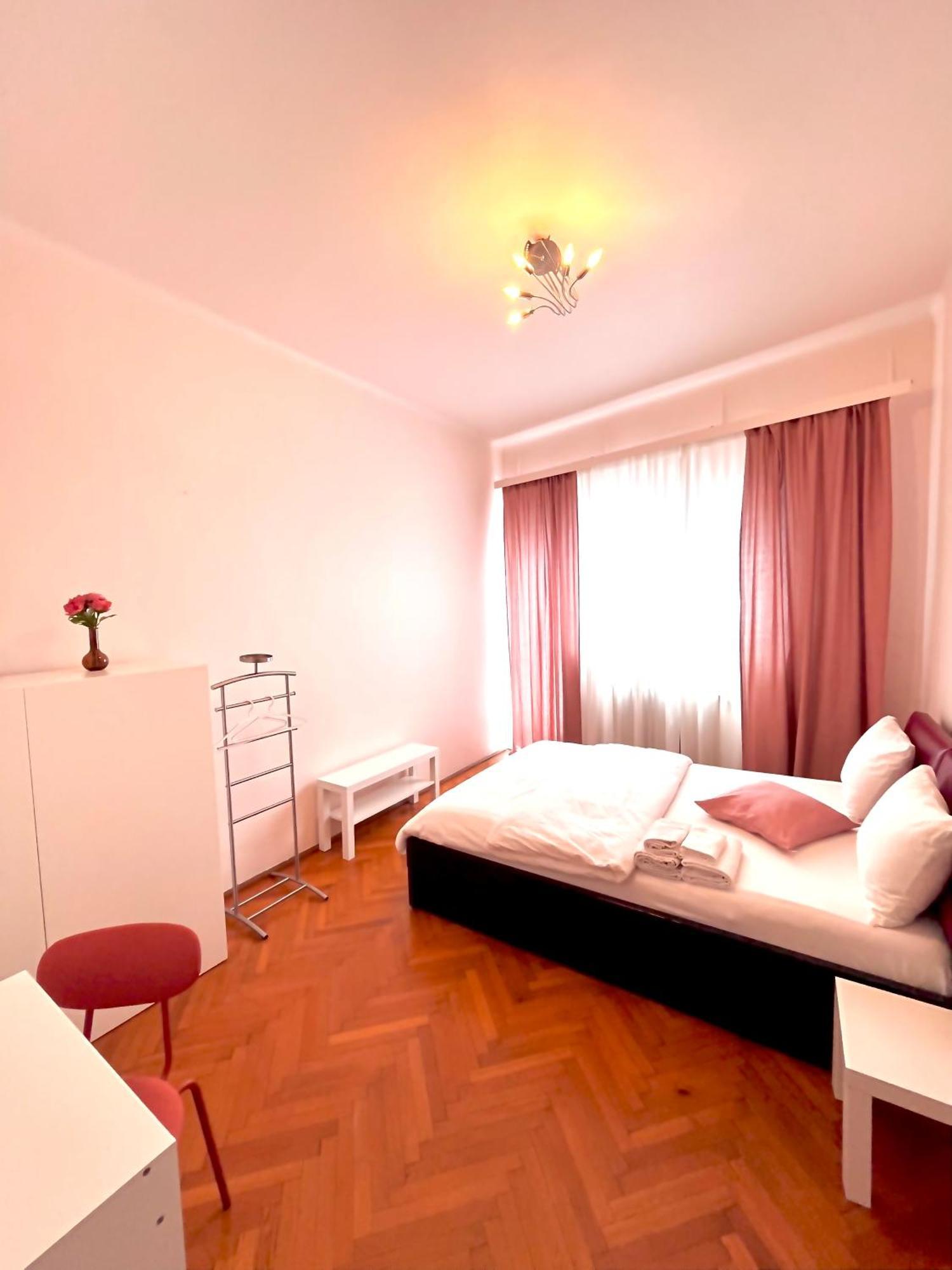 Downtown Unirii Square Private Economy Rooms With Shared Amenities Bucureşti Exterior foto
