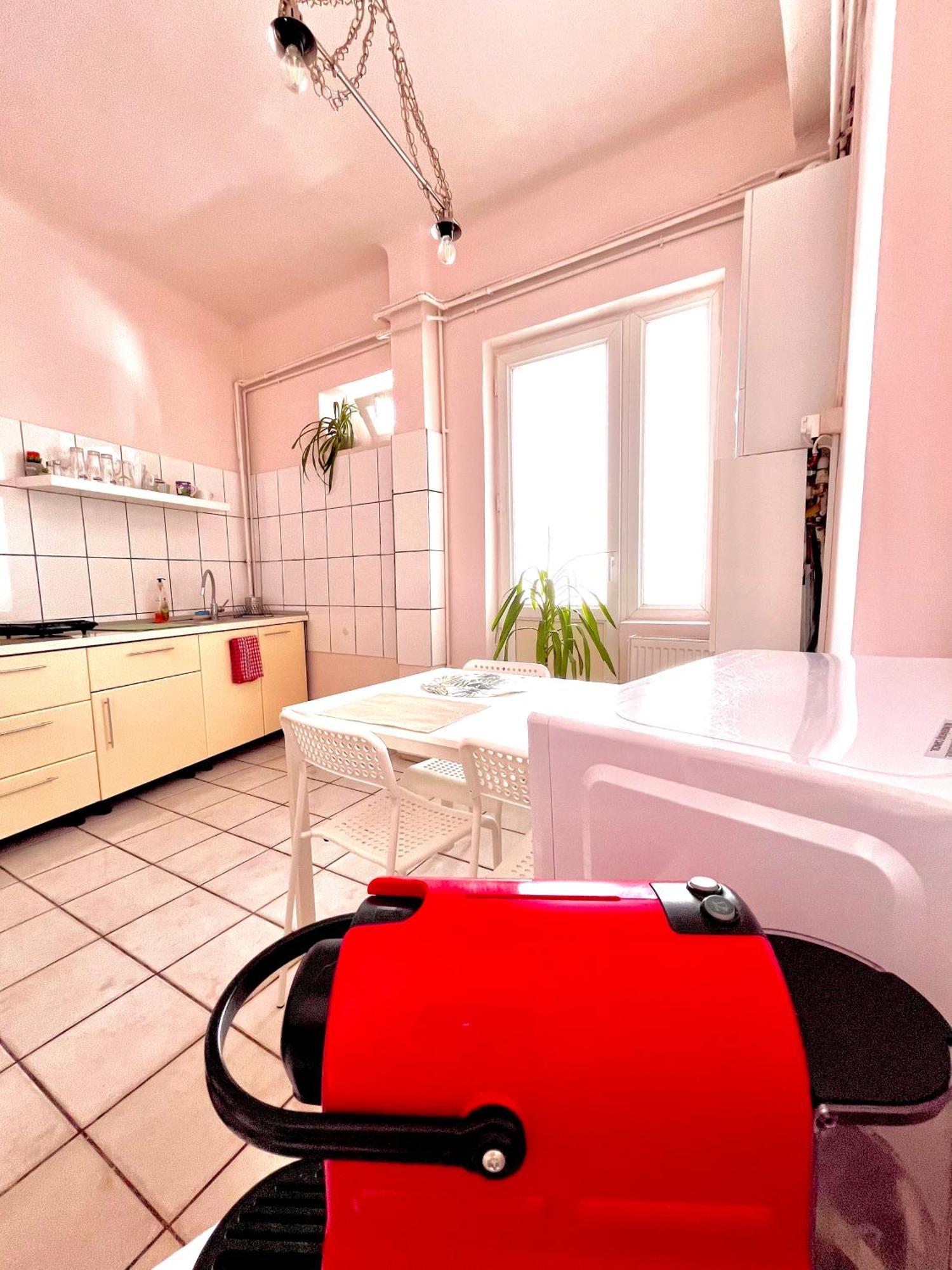 Downtown Unirii Square Private Economy Rooms With Shared Amenities Bucureşti Exterior foto